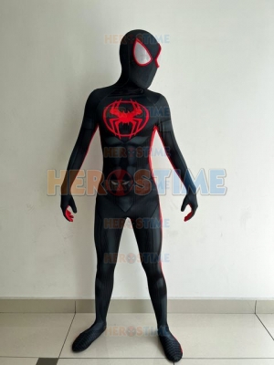 A través del traje de Spider-Verse Miles Morales